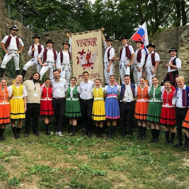 Folklórny súbor Vtáčnik